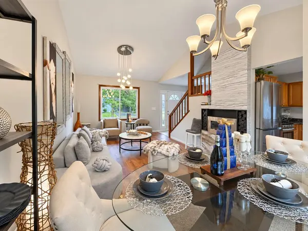 1401 Knoll DR, Naperville, IL 60565