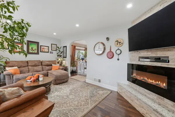 5046 N Rutherford AVE, Chicago, IL 60656