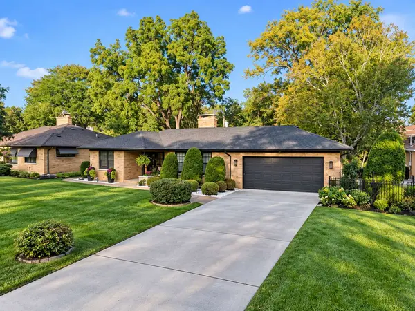 6621 N Kolmar AVE, Lincolnwood, IL 60712