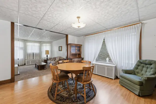 5851 W Addison ST, Chicago, IL 60634