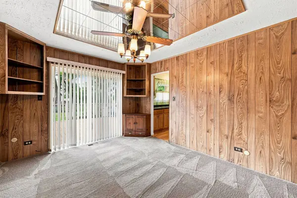 1600 Cambourne LN, Schaumburg, IL 60194