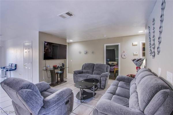 320 Ellen Marie DR, Las Vegas, NV 89110