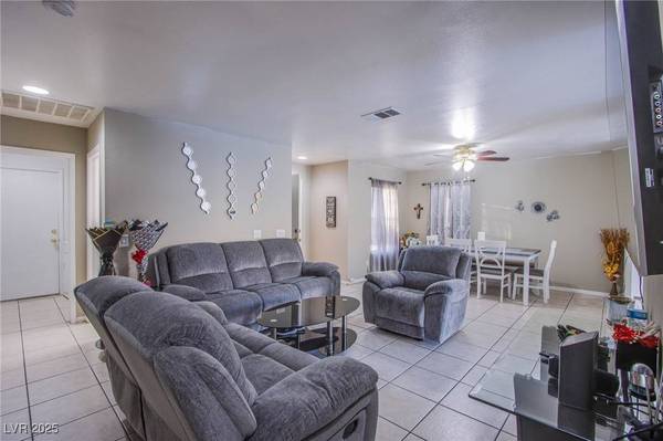 320 Ellen Marie DR, Las Vegas, NV 89110