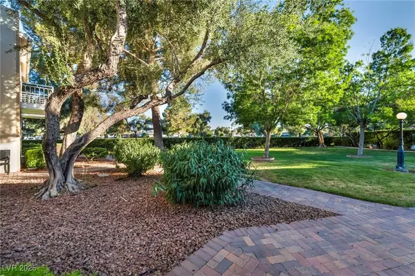 882 Tam O Shanter, Las Vegas, NV 89109