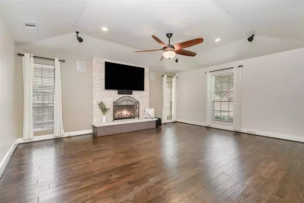 708 Mount Vernon Drive, Richardson, TX 75081