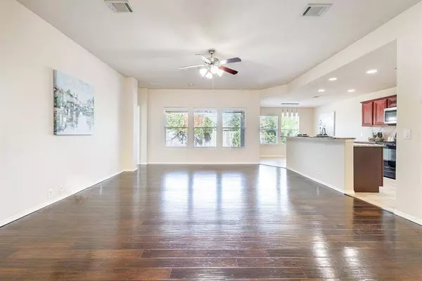 901 Mazatlan Court, Arlington, TX 76002