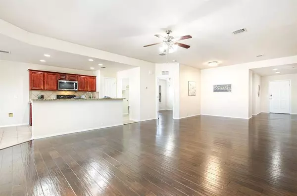 901 Mazatlan Court, Arlington, TX 76002