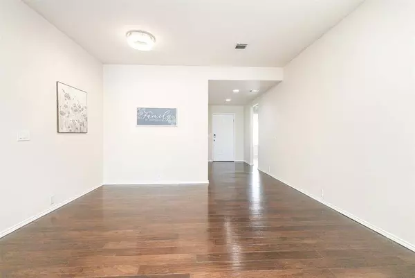 901 Mazatlan Court, Arlington, TX 76002