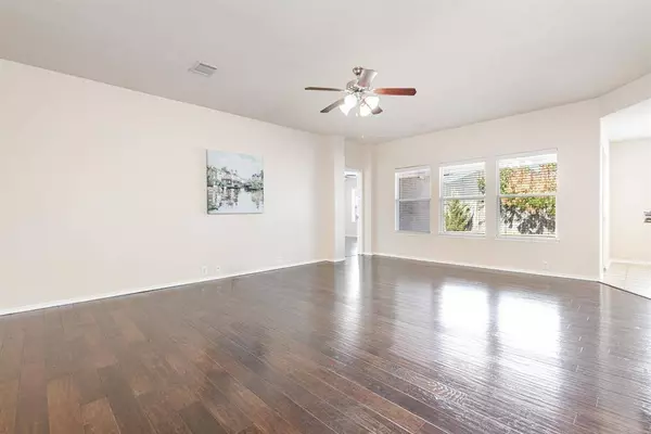 901 Mazatlan Court, Arlington, TX 76002