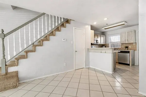 617 Carriagehouse Lane #3E, Garland, TX 75040