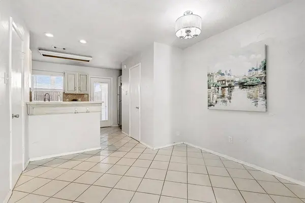617 Carriagehouse Lane #3E, Garland, TX 75040