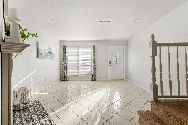 617 Carriagehouse Lane #3E, Garland, TX 75040