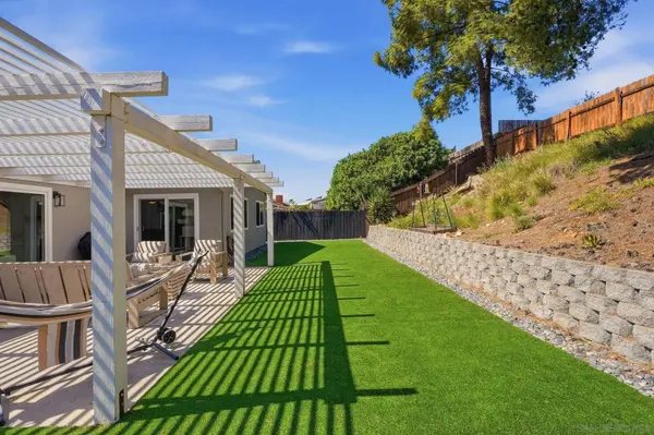 8182 Beaver Lake Dr, San Diego, CA 92119