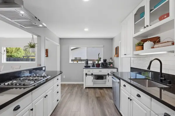 8182 Beaver Lake Dr, San Diego, CA 92119