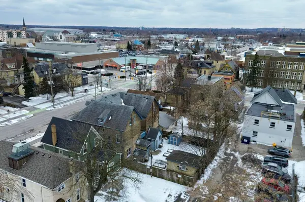 425-427 William ST, London East, ON N6B 3E1