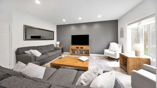 949 Blythwood RD, London North, ON N6H 5W1