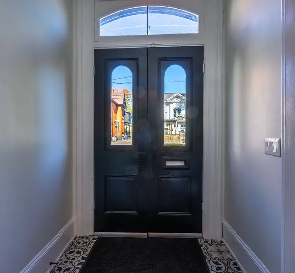 463 King ST, London East, ON N6B 1S8