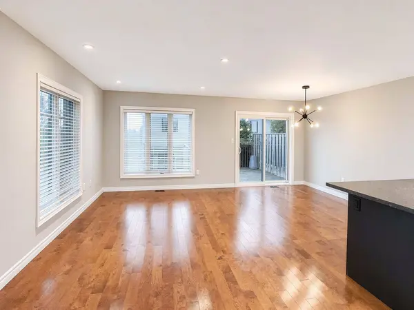 1054 Oakcrossing Gate, London North, ON N6H 0E9