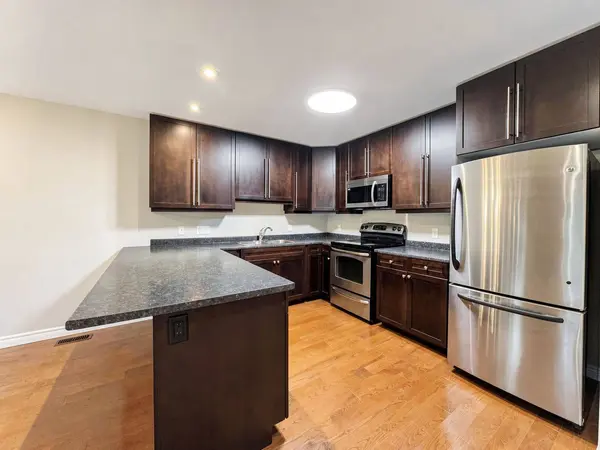 1054 Oakcrossing Gate, London North, ON N6H 0E9