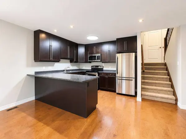 1054 Oakcrossing Gate, London North, ON N6H 0E9