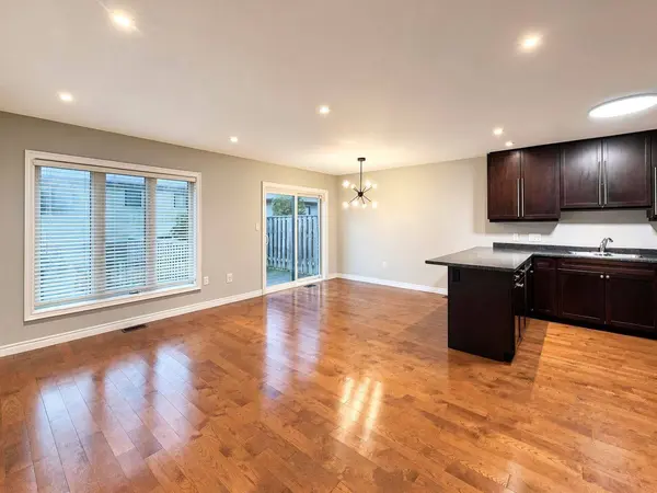 1054 Oakcrossing Gate, London North, ON N6H 0E9