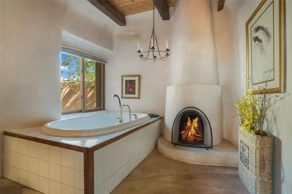 3698 Lugar De Padilla, Santa Fe, NM 87507