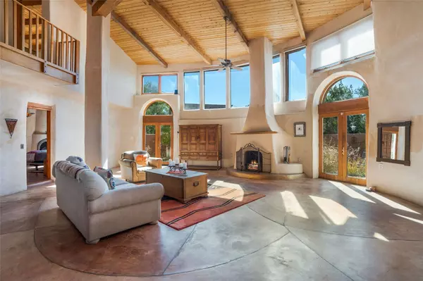 3698 Lugar De Padilla, Santa Fe, NM 87507