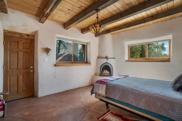 3698 Lugar De Padilla, Santa Fe, NM 87507