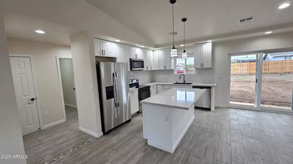 20259 E SIERRA Drive, Mayer, AZ 86333