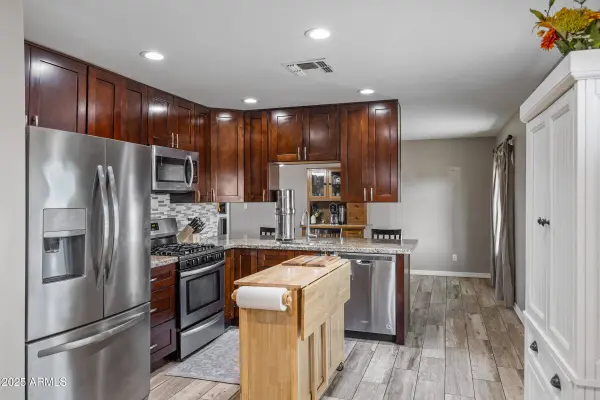 1702 W MICHELLE Drive, Phoenix, AZ 85023