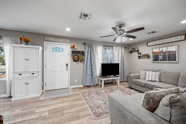 1702 W MICHELLE Drive, Phoenix, AZ 85023