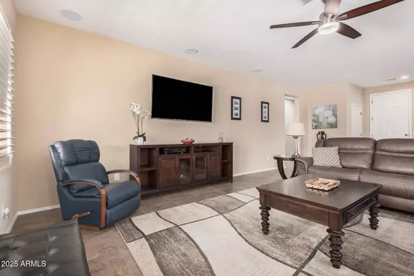 20211 N WINTER ESCAPE Court, Maricopa, AZ 85138