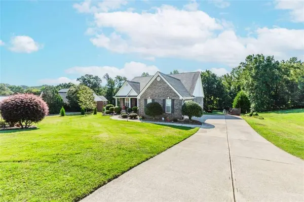 855 Crystal Meadow DR, Winder, GA 30680