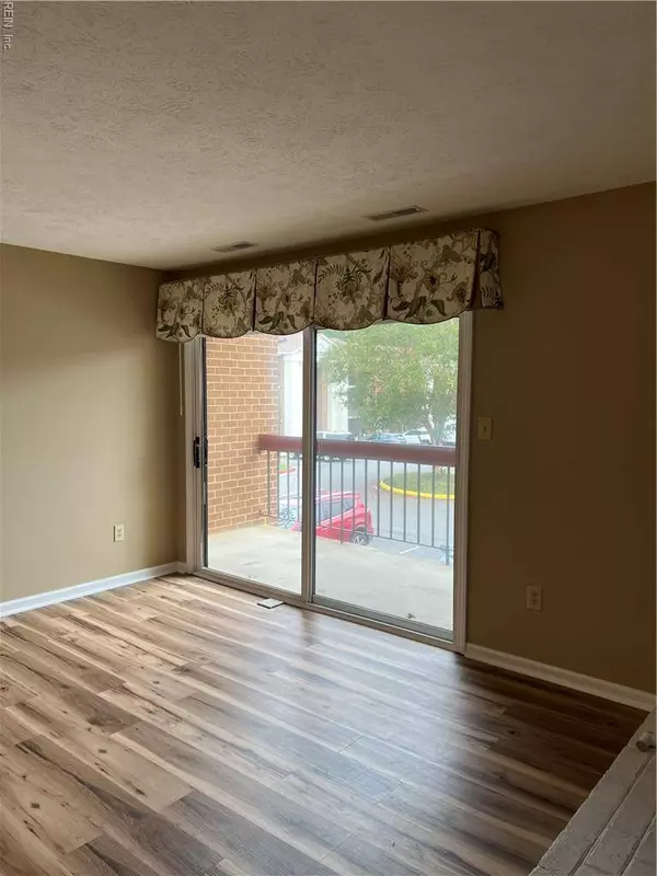 4003 Governors SQ #8, Williamsburg, VA 23188