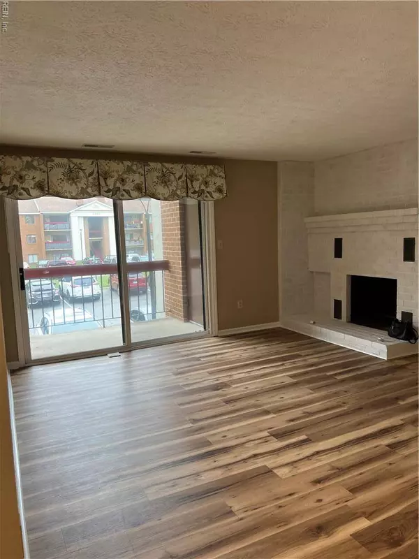 4003 Governors SQ #8, Williamsburg, VA 23188