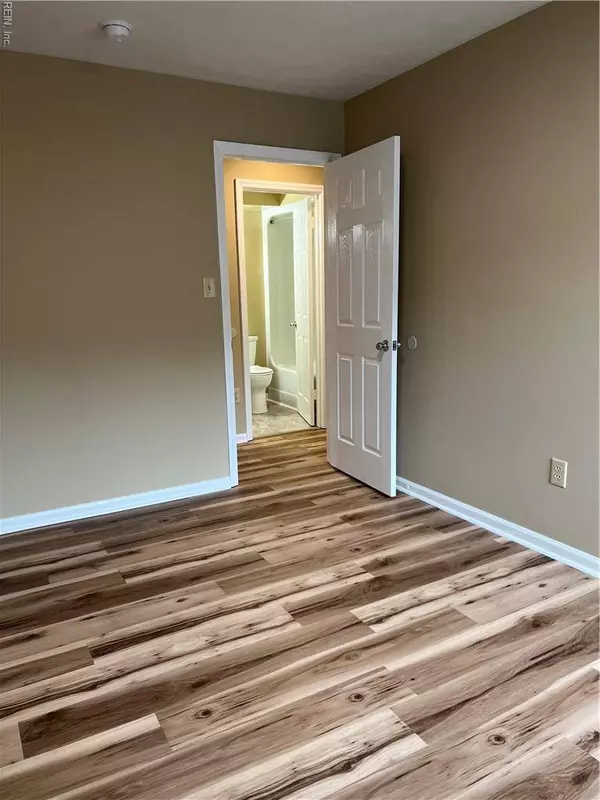 4003 Governors SQ #8, Williamsburg, VA 23188