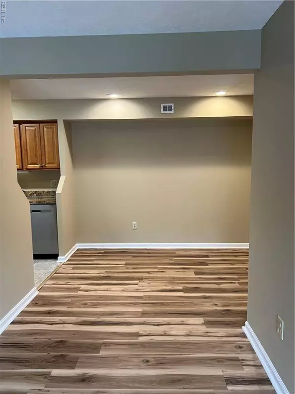 4003 Governors SQ #8, Williamsburg, VA 23188