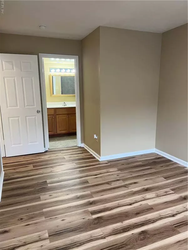 4003 Governors SQ #8, Williamsburg, VA 23188