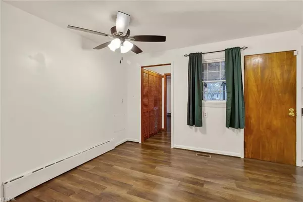 14 Belmont RD, Newport News, VA 23601