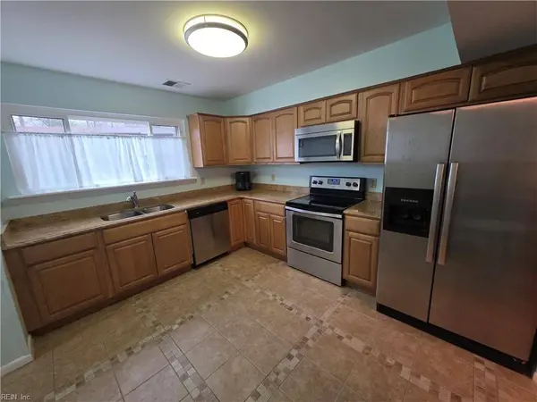 1032 Willow Green DR, Newport News, VA 23602