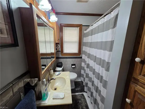 35 Laurel DR, Hampton, VA 23669