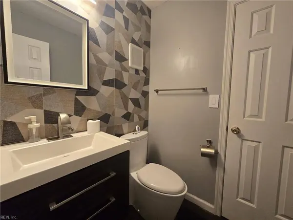 1377 Ivywood RD, Virginia Beach, VA 23453