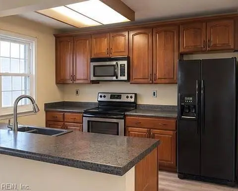 208 Henwick CT