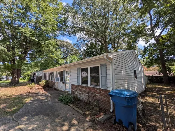 3717 Starlighter DR, Virginia Beach, VA 23452