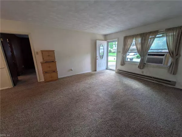 3717 Starlighter DR, Virginia Beach, VA 23452