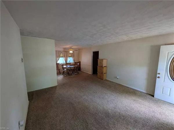 3717 Starlighter DR, Virginia Beach, VA 23452