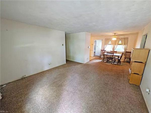 3717 Starlighter DR, Virginia Beach, VA 23452