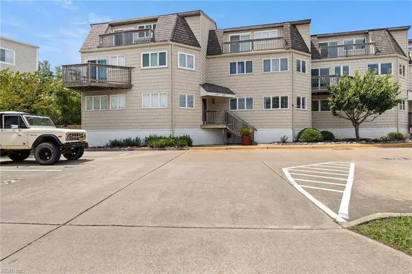 251 Lake DR, Virginia Beach, VA 23451