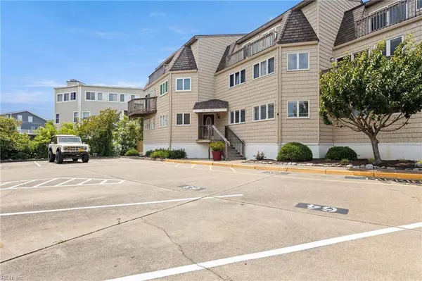 251 Lake DR, Virginia Beach, VA 23451