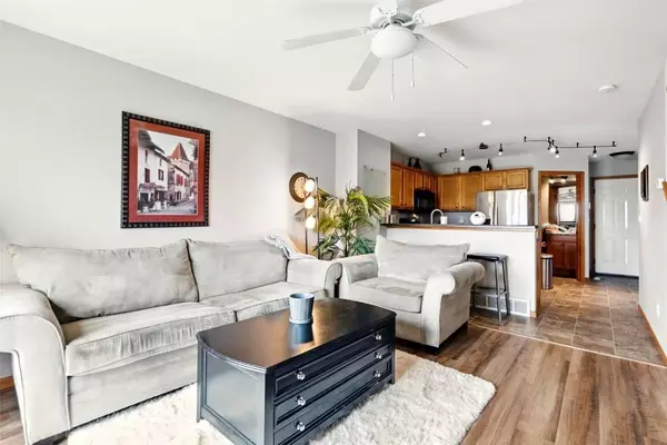 2900 Samuel CT SW #D, Cedar Rapids, IA 52404